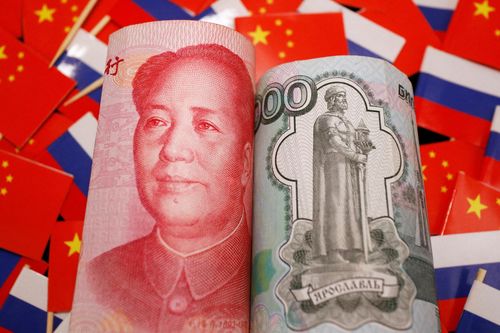Đồng nhân dân tệ xuống giá gây khó cho kế hoạch phi đô la hóa của Nga