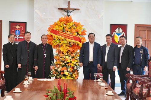 Giám đốc Công an Hà Nội chúc mừng Giáng sinh Tổng Giám mục Tổng Giáo phận Hà Nội