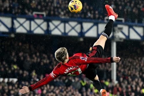 Garnacho giành giải Puskas