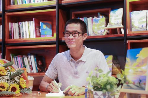 Nhà thơ Phong Việt: 'Tôi từng sấp mặt vì tin vào những ảo ảnh'
