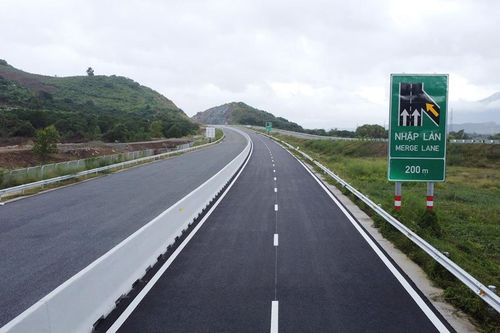 Các nhà thầu đề nghị khai thác sớm 68,35km cao tốc Vân Phong - Nha Trang