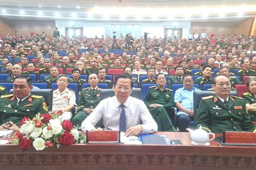 Long trọng truy tặng danh hiệu Anh hùng LLVTND cho liệt sỹ Lê Thị Bạch Cát