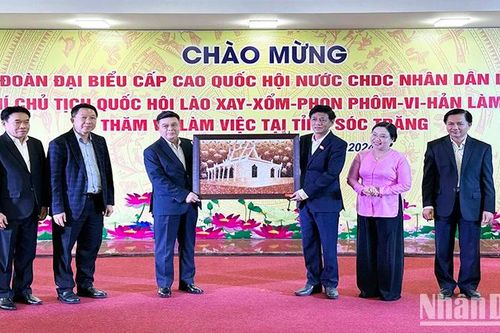 Chủ tịch Quốc hội Lào thăm và làm việc tại Sóc Trăng