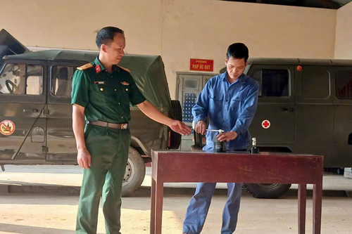 'Yêu xe như con, quý xăng như máu'