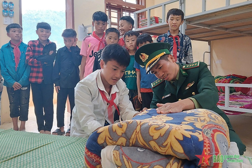 Vài gợi ý để giúp đồng bào, trẻ em vùng cao thiết thực
