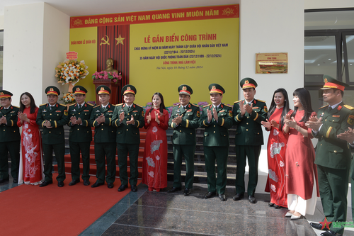 Gắn biển công trình Nhà làm việc chỉ huy, cơ quan Đoàn Nghi lễ Quân đội