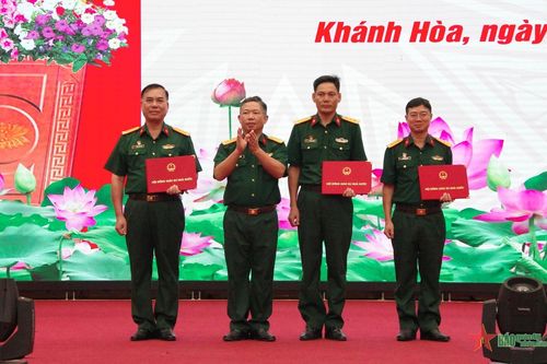 Trường Sĩ quan Thông tin công bố, trao quyết định bổ nhiệm chức danh Phó giáo sư năm 2024