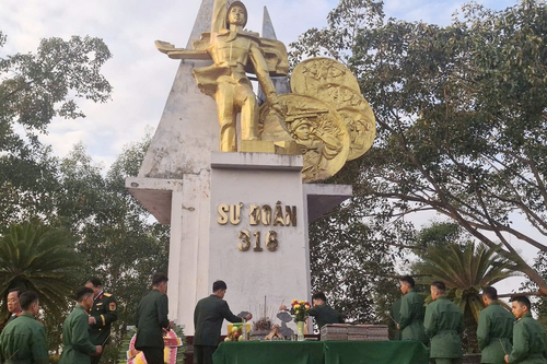 Sư đoàn 316 khen thưởng đợt thi đua cao điểm 80 năm Ngày thành lập Quân đội