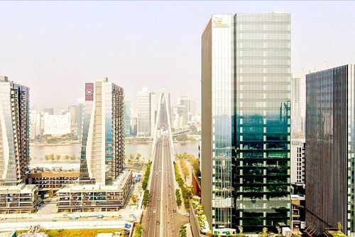 Xây dựng TPHCM thành trung tâm dịch vụ cao cấp
