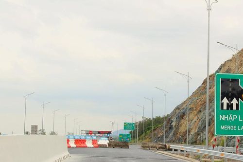 Đề xuất đưa 68,3km cao tốc Vân Phong - Nha Trang vận hành vào tháng 1-2025
