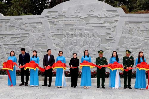Khánh thành giai đoạn II nhà bia ghi tên các anh hùng, liệt sĩ xã Ma Li Pho
