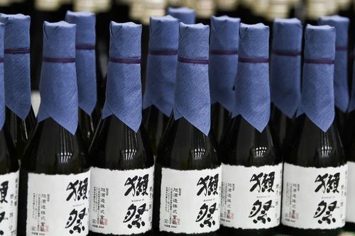 Rượu sake ủ trong không gian vũ trụ có thể được bán với giá 500.000 USD một ly