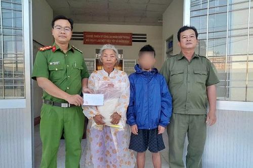 Bé trai 12 tuổi đi lạc từ Bến Tre sang Đồng Tháp