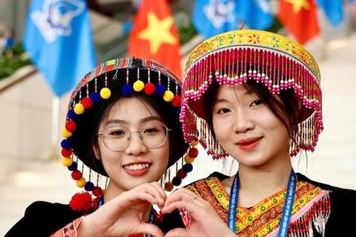 Sắc màu dân tộc tại Đại hội Hội LHTN Việt Nam lần thứ IX