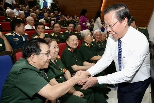 Lãnh đạo TPHCM gặp mặt cán bộ, tướng lĩnh cao cấp quân đội nghỉ hưu