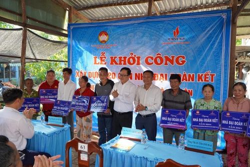 Khởi công 120 căn nhà Đại đoàn kết vùng Tây Nam Bộ: Ấm áp nghĩa tình Dầu khí