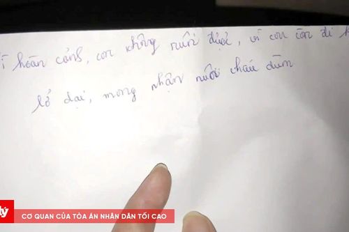 Bé gái bị bỏ rơi cùng mẩu giấy ai đọc cũng xót xa