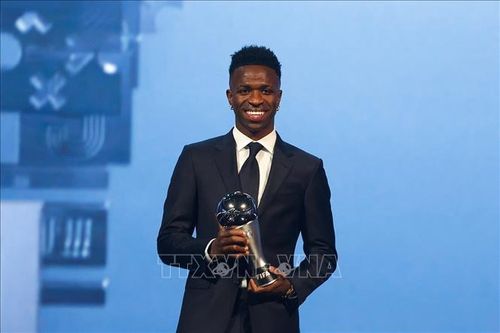 Tiền đạo Brazil Vinicius giành giải cầu thủ xuất sắc nhất năm của FIFA