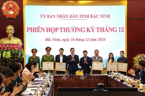 Khen thưởng đột xuất thành tích xuất sắc trong xử lý ô nhiễm môi trường