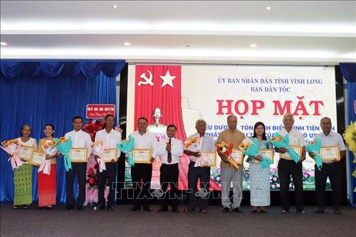 Phát huy vai trò của người có uy tín trong vùng đồng bào dân tộc thiểu số