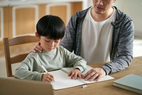 Bố suýt chết vì đau tim khi dạy con ôn thi