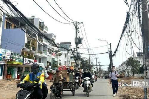 Cột điện, công trình ngổn ngang: Bao giờ đường nghìn tỷ Dương Quảng Hàm 'về đích'?