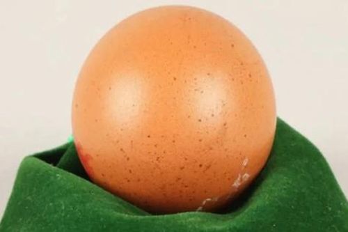 Quả trứng 'siêu quý hiếm' được bán với giá 6 triệu đồng