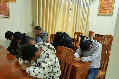 Bắt quả tang 6 đối tượng đang đánh bạc bằng hình thức binh xập xám