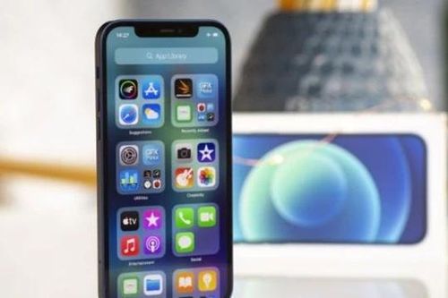 iPhone 12 ngày càng hấp dẫn với màn OLED rẻ nhất Việt Nam, Galaxy A55 5G lo mất ngôi vua tầm trung