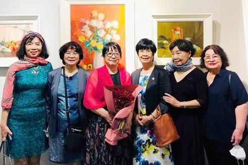 6 nữ văn sĩ nổi tiếng ra tập thơ chung