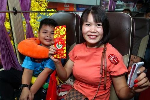 Hàng ngàn vé xe 0 đồng đưa công nhân khó khăn về quê đón Tết