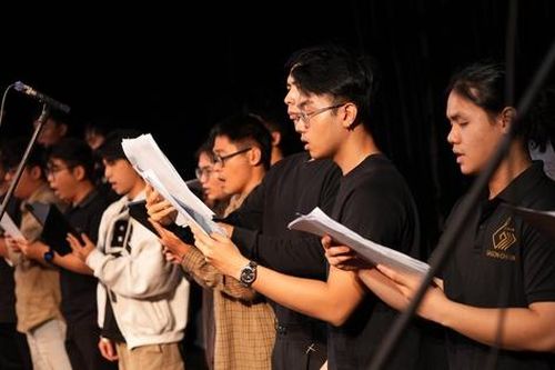Hơn 100 nhạc công, nghệ sĩ tập luyện cho chương trình 'Bài ca không quên'