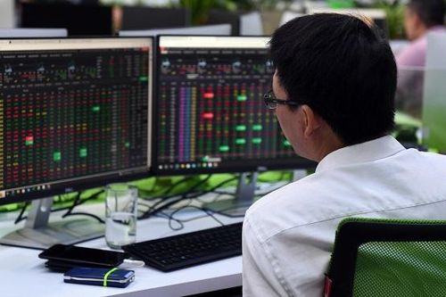 Các quỹ chuyên nghiệp có hiệu quả vượt trội nhà đầu tư cá nhân