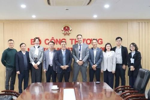 Thứ trưởng Nguyễn Hoàng Long làm việc với Tập đoàn BP về hợp tác phát triển năng lượng
