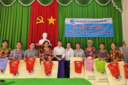 Phụ nữ tham gia bảo vệ môi trường