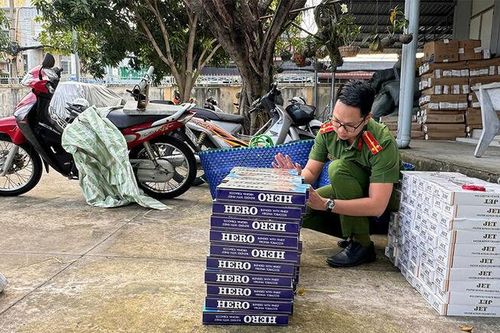 Vận chuyển thuốc lá lậu gặp công an bỏ chạy