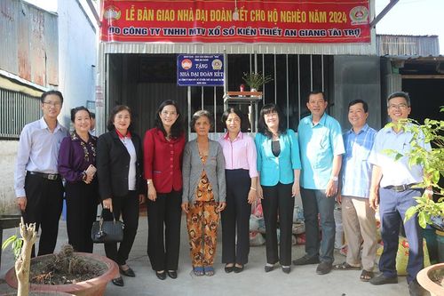 Bàn giao 52 căn nhà Đại đoàn kết cho người nghèo huyện Châu Thành
