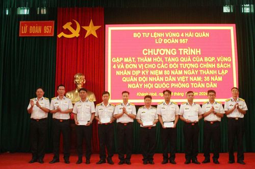 Lữ đoàn 957, Vùng 4 Hải quân gặp mặt, tặng quà các thương binh, gia đình đặc biệt khó khăn