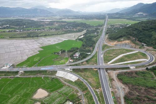 Công trình đường bộ cao tốc đoạn Vân Phong - Nha Trang: Nhà thầu đề xuất khai thác trước một phần