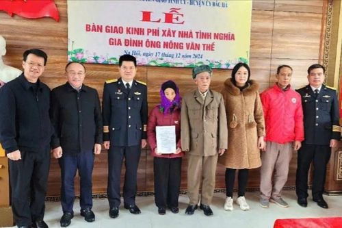 Lữ đoàn 131 trao kinh phí xây dựng 'Nhà tình nghĩa' tại huyện Mường Khương và huyện Bắc Hà