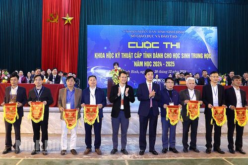 Khai mạc Cuộc thi khoa học kỹ thuật cấp tỉnh dành cho học sinh trung học năm học 2024-2025