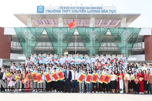 Lễ xuất quân tham dự kỳ thi chọn học sinh giỏi quốc gia năm học 2024-2025