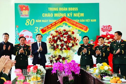 Đồng chí Bí thư Tỉnh ủy thăm, chúc mừng Trung đoàn 855 nhân kỷ niệm 80 năm Ngày thành lập Quân đội nhân dân Việt Nam
