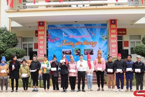 Báo Sơn La giúp đỡ xã vùng III đặc biệt khó khăn