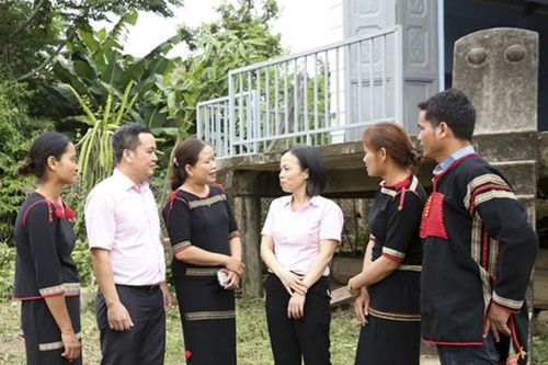 Có Đảng cuộc đời ấm no, hạnh phúc (Bài 1)