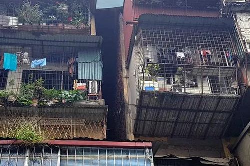 Sống bất an trong chung cư cũ