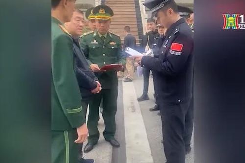 Bàn giao đối tượng truy nã cho Công an Bắc Kinh