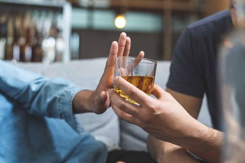 Mẹo hay giúp quý ông cai nghiện rượu dễ dàng hơn