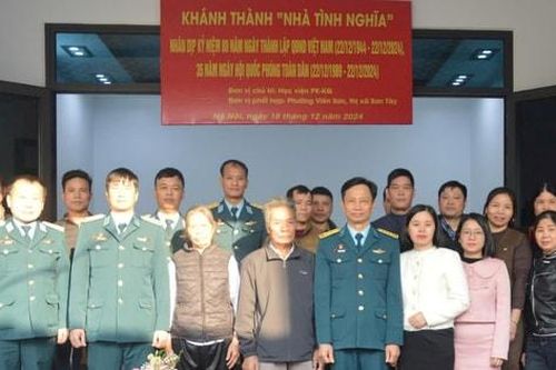 Học viện Phòng không - Không quân bàn giao nhà tình nghĩa tại thị xã Sơn Tây
