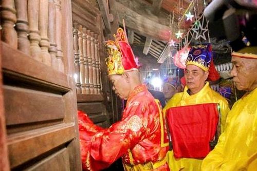 Tục 'xông đền, xông điện, xông nhà thờ họ, xông nhà' làng Gạo được công nhận là Di sản văn hóa phi vật thể quốc gia